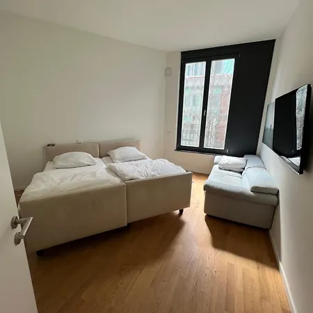 Berlin -central-mitte Light Filled 2bd *