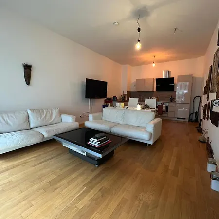 Berlin -central-mitte Light Filled 2bd Niederdorla