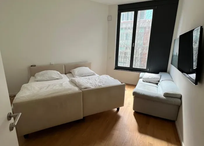 Berlin -central-mitte Light Filled 2bd *